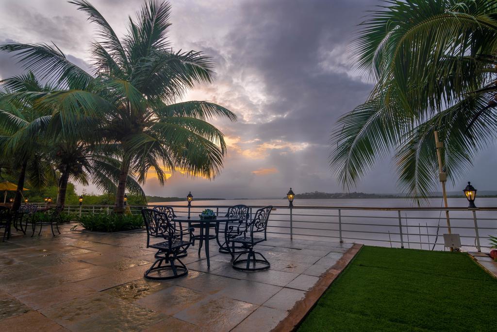 Deltin Palms Riverfront Panaji Exterior foto